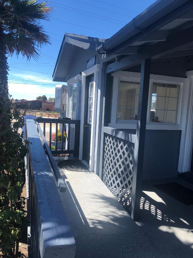 The Monterey Fireplace Inn Extérieur photo